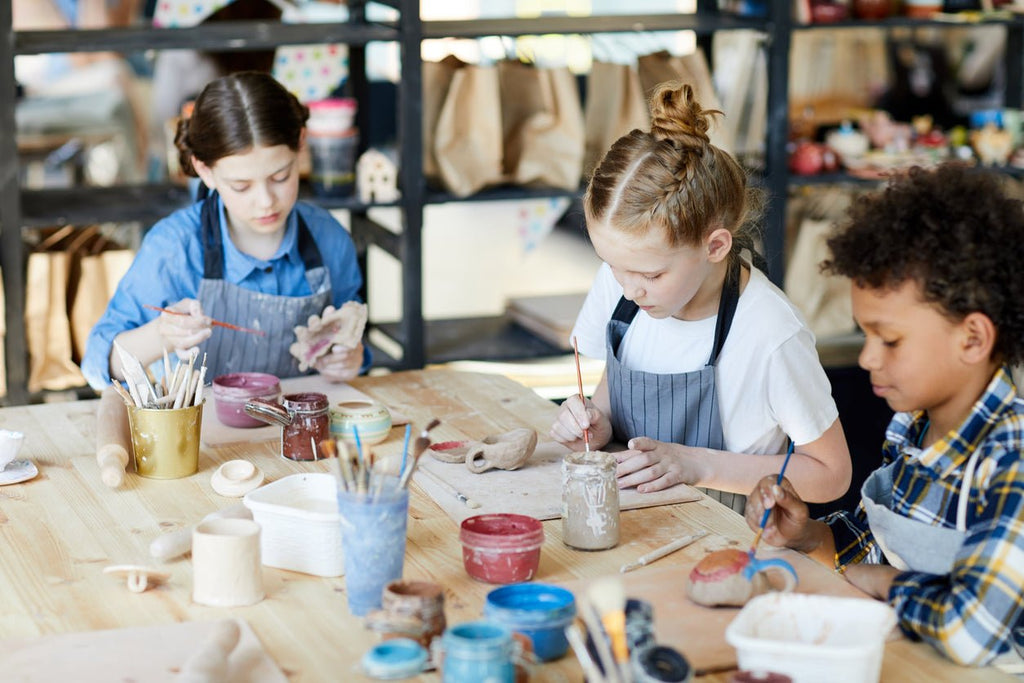Ateliers de poterie en classes pour écoles à Montreal.