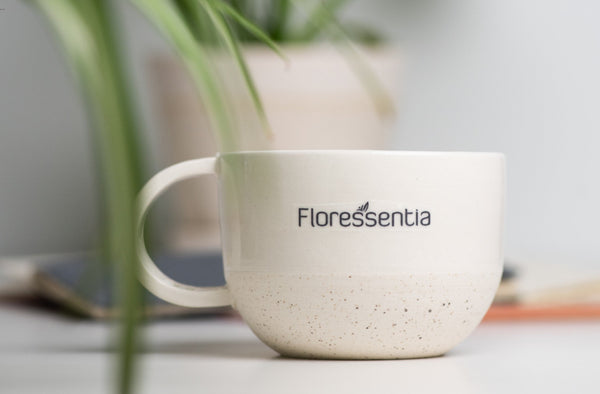 Mug personnalisé avec logo fabriqué à la main au Québec. Tasse pour entreprise.