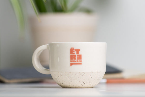 Tasse expresso personnalisée avec logo couleur. Fait main à Montréal, Québec.
