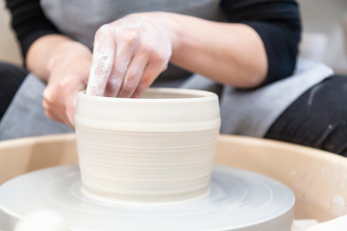 Private pottery class in Montreal Wheelthrowing Parceline